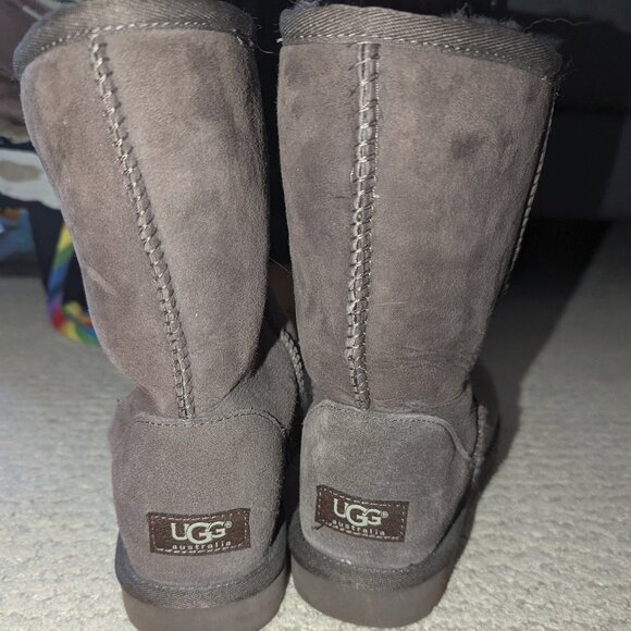 Women's Classic Ugg Short Boots - dark brown, size 8 - Picture 3 of 8